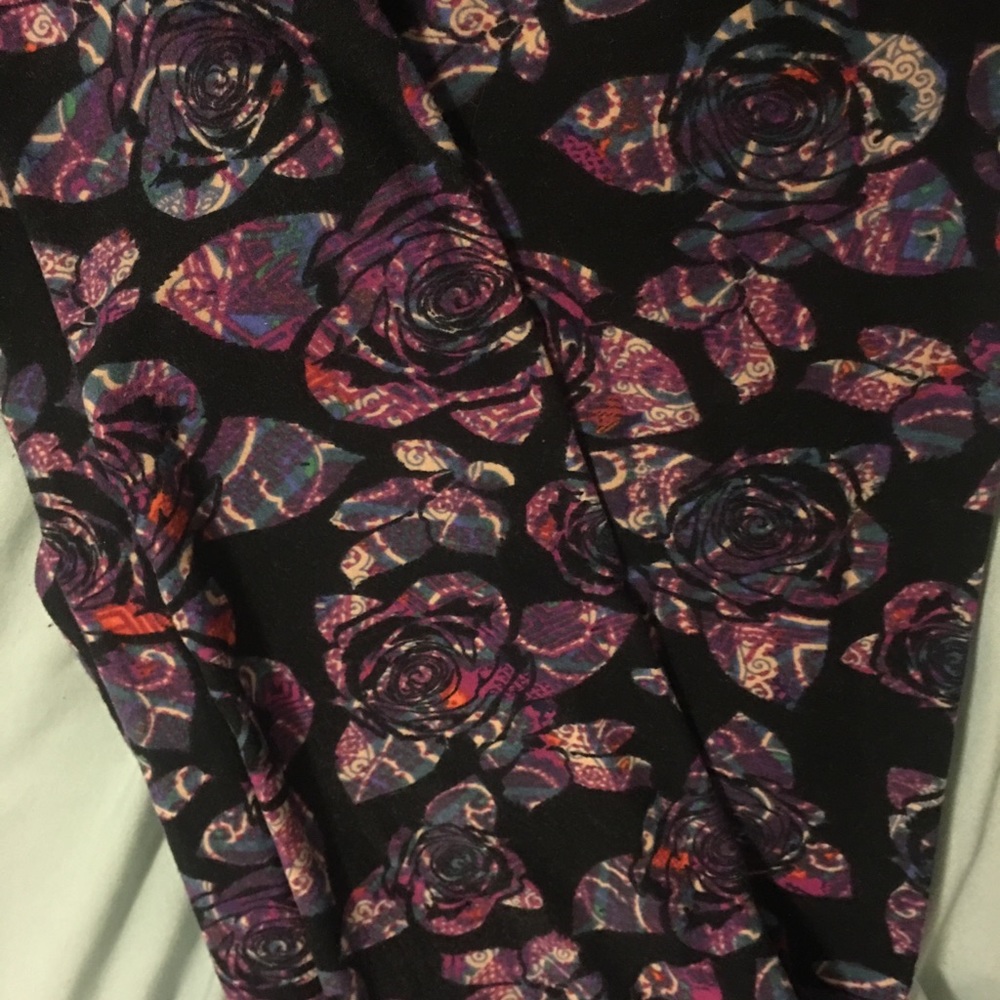 Lularoe Disney Roses Rare OS Leggings